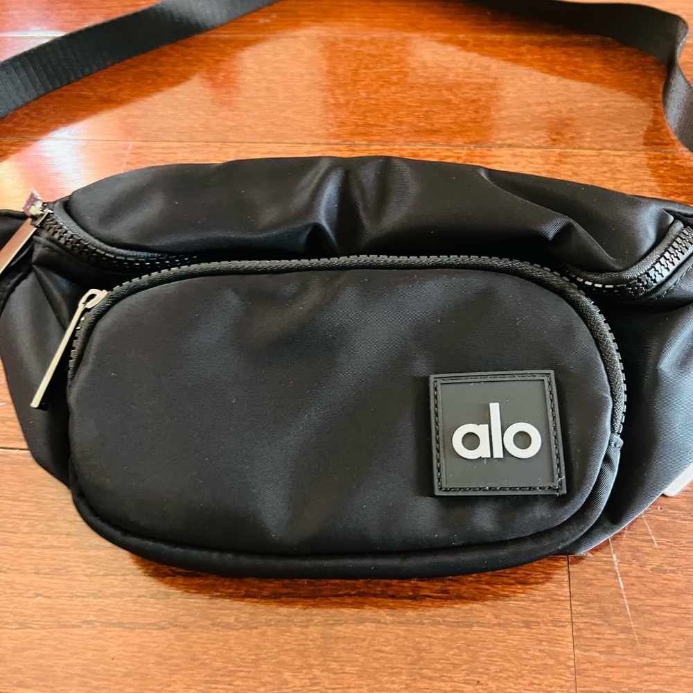 Alo Yoga Explorer Fanny Pack Black Belt Bag retail price, $98 NWT